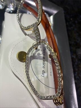 Millionaire Celebrity Glasses “Look Like Money” One (1) Unisex wooden frame